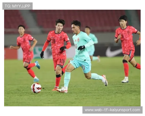 国青队在对抗赛中提升处理球速度，整体节奏更快